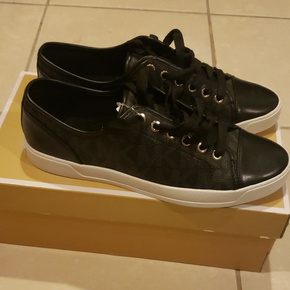 Brand New Michael Kors. Price firm